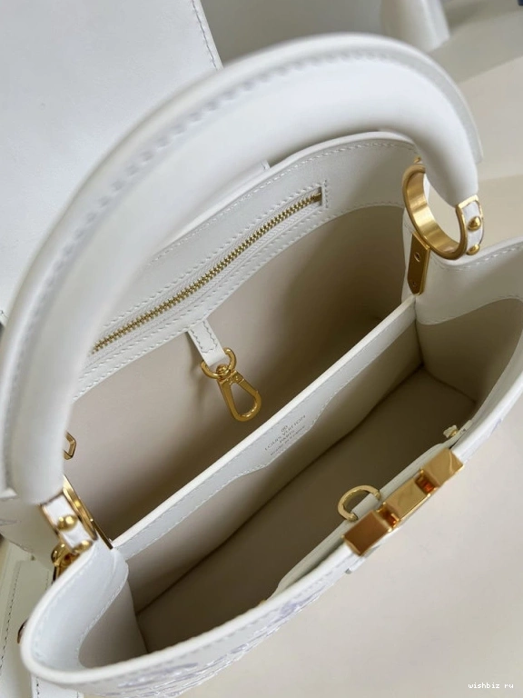 WIS LOUIS BB CAPUCINES VUITTON 0103